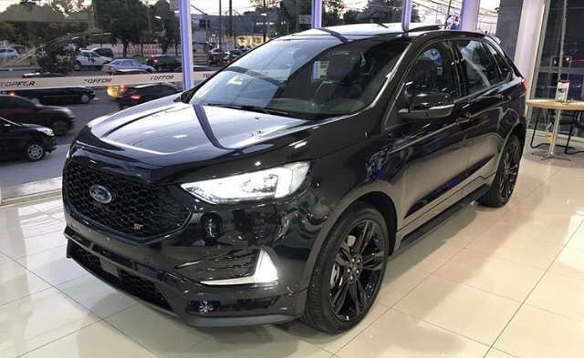 Ford Edge SUV at Franklin Ford 